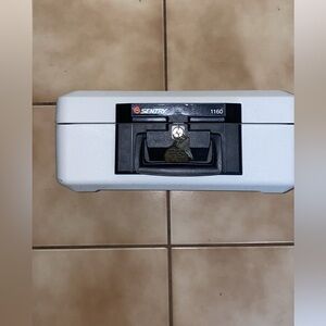 Sentry Lock Box With Keys